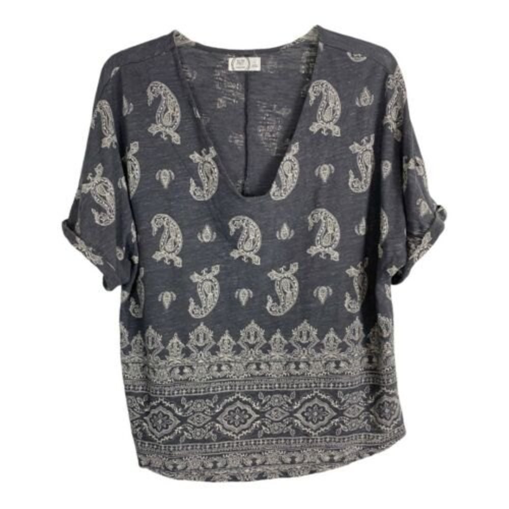 Maurices 24/7 Womens Shirt Size Large Gray Paisley Short Sleeve Cuffed V Neck